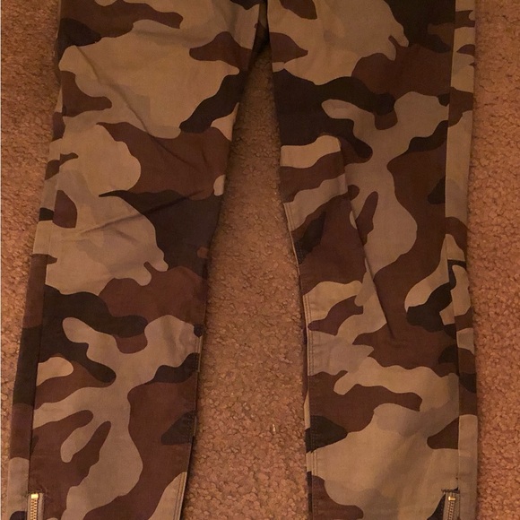 TNA skinny jeans with zippers. Size 2. Color camo. - Picture 2 of 6